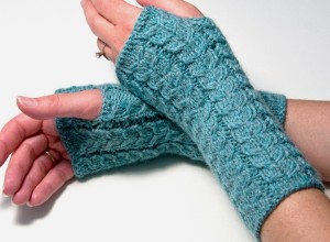 Cabled fingerless gloves